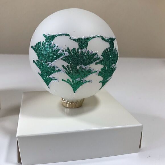 CHRISTMAS ORNAMENT BALL EUC - Picture 3 of 6